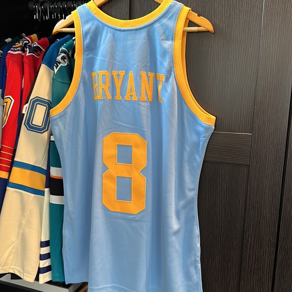 Los Angeles Lakers Kobe Bryant Mitchell & Ness Light Blue Authentic Jersey - Picture 5 of 7